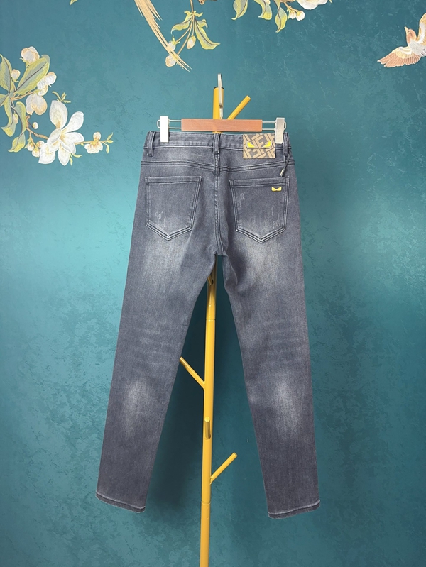 ブランドジーンズ側面デザイン